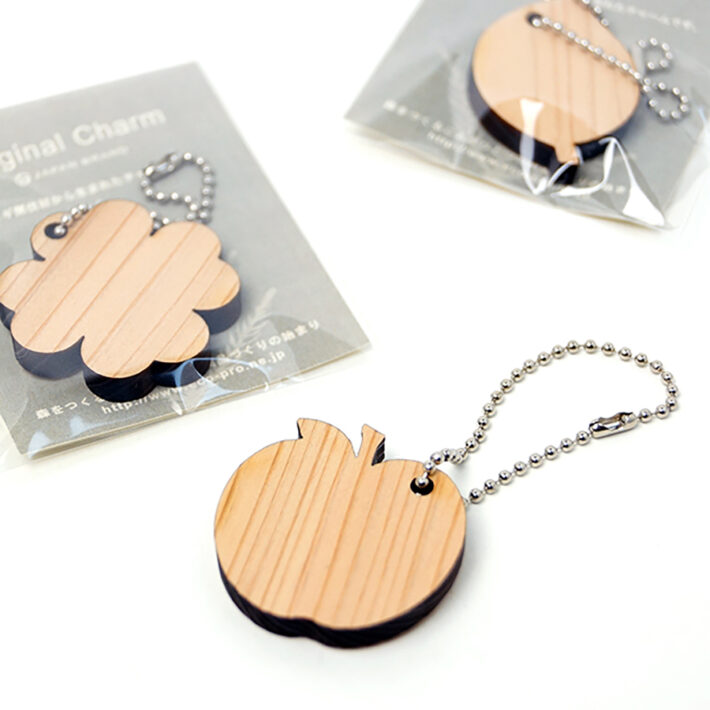 間伐材モクリルチャーム3