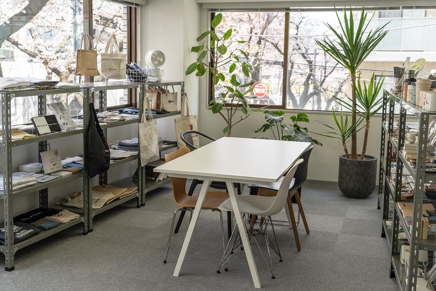 エコつくの社内風景